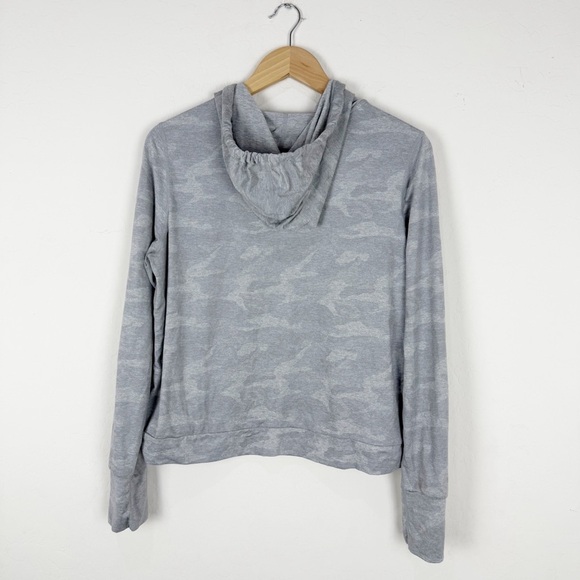 Vuori Halo essential hoodie in light gray camo - Picture 3 of 6